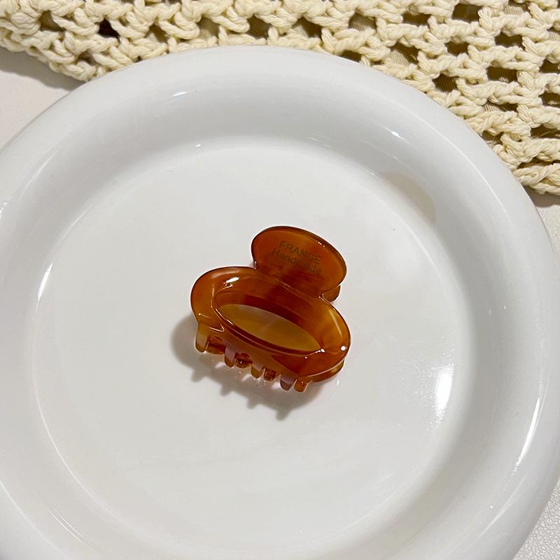 Acetate Floral Mini Claw Clip: Elegant Oval Hollow Design for High Ponytails & Side Styles
