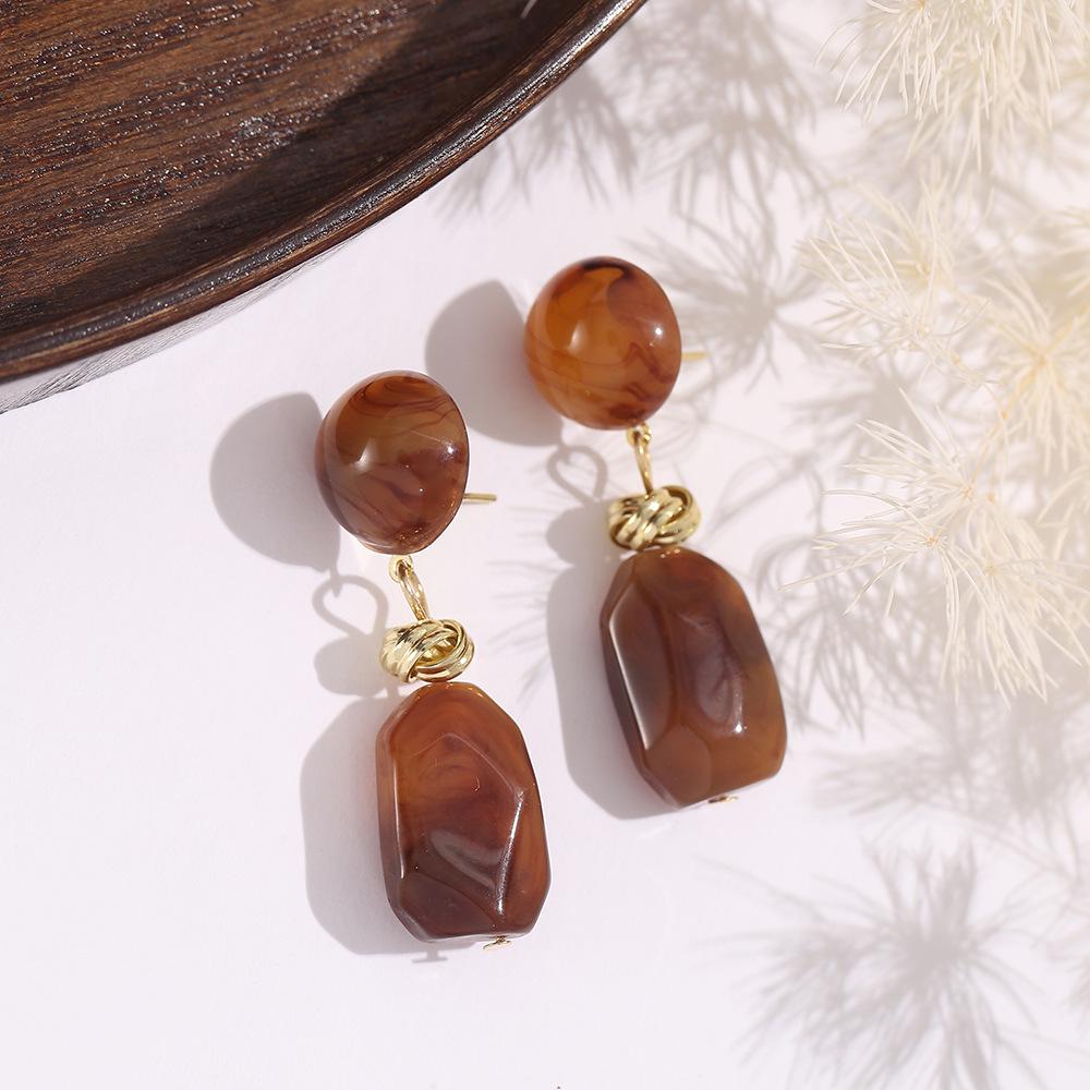 French Retro Resin Earrings: Irregular Round Dangles with Simple, Light Luxury Design