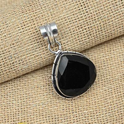Gioielli in pietra preziosa di spinello nero Ciondolo fatto a mano in argento sterling massiccio 925
