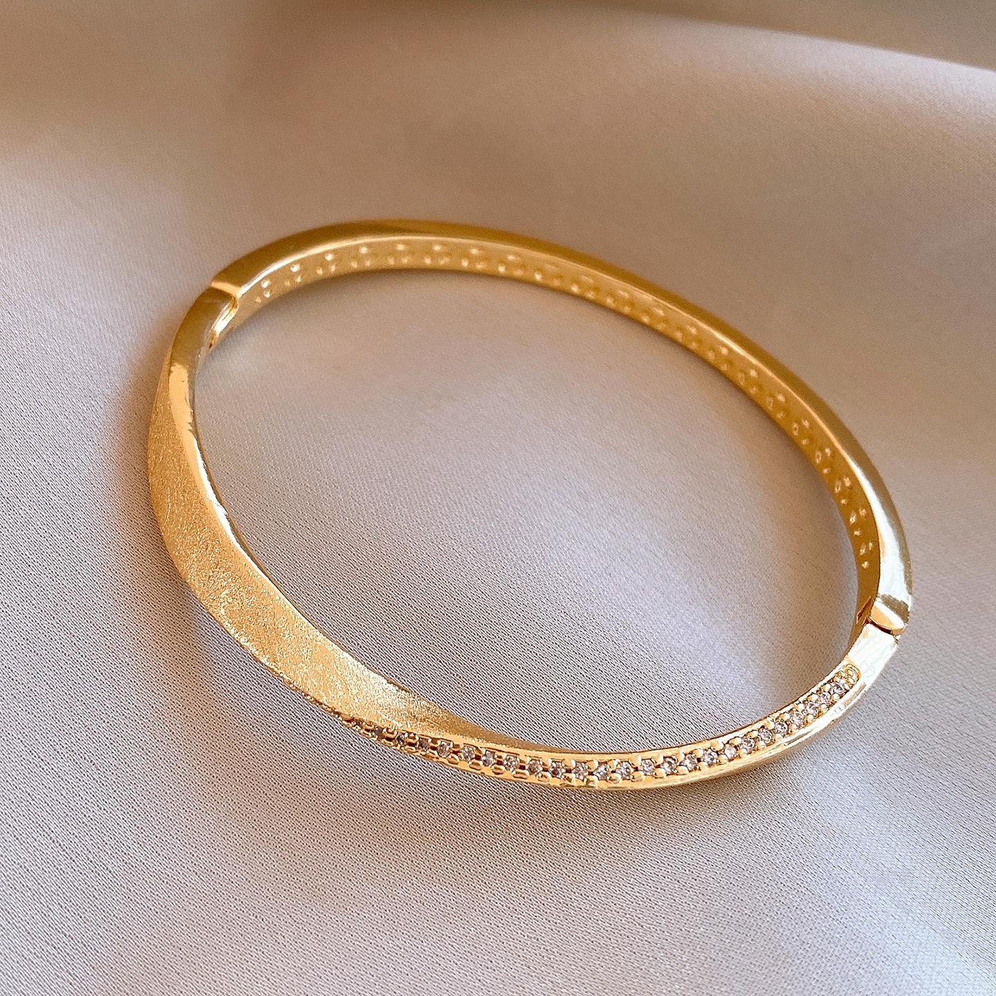 European and American zircon twisted round bracelet personalized bracelet jewelry design sense