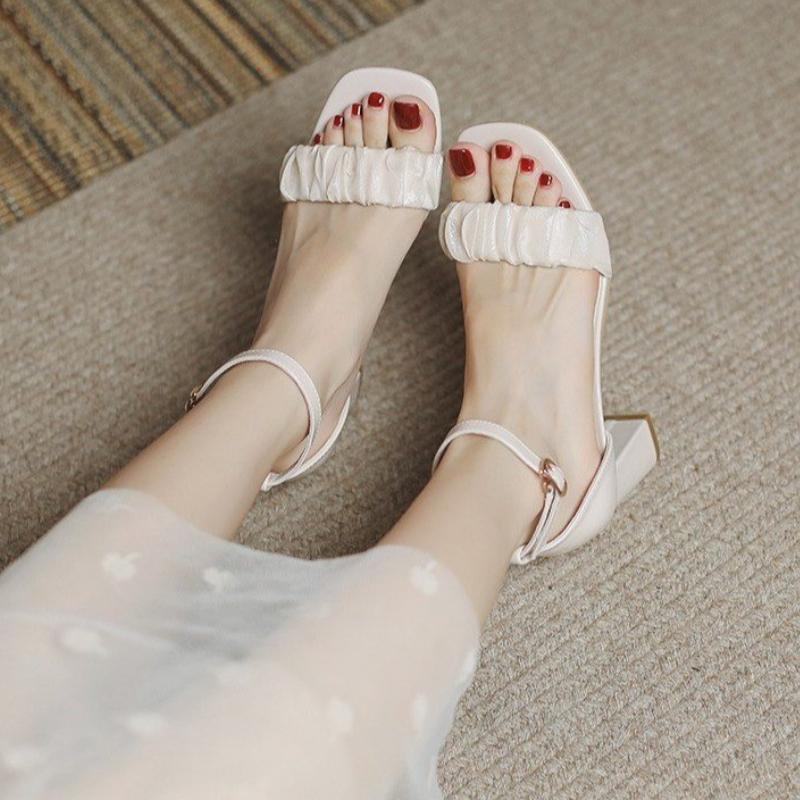 Mode 2024 Sommer Neue Mode Oberbekleidung Damen Sandalen Offene Zehen Feenstil Ein Knopf Einfarbig Bequemer Einzelschuh Damen