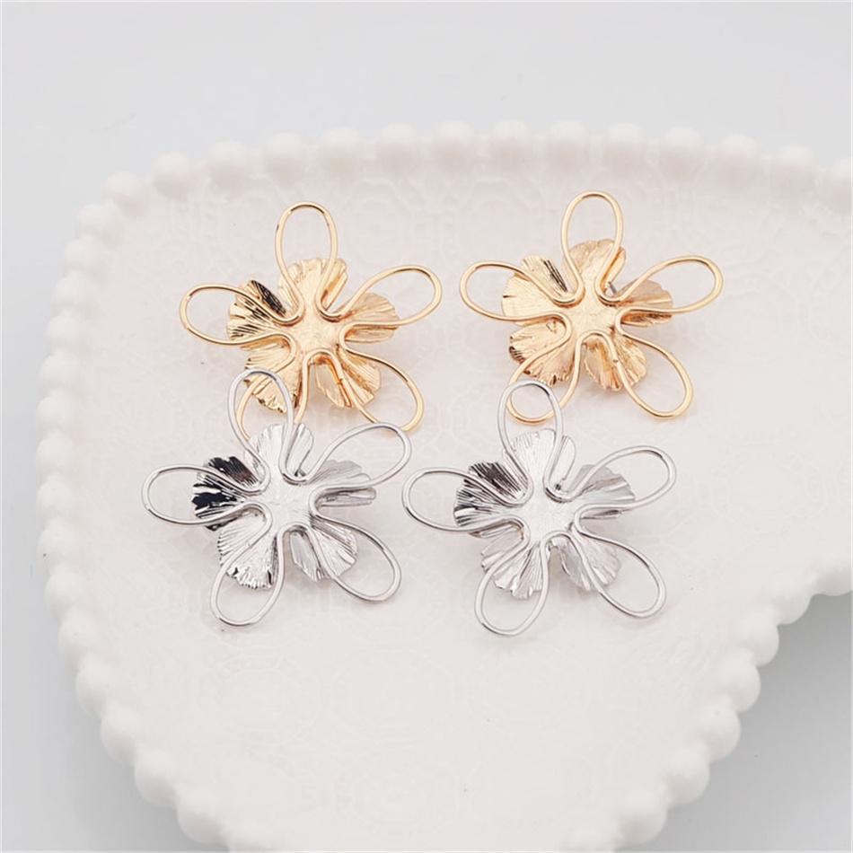Übertriebene Große Webblumen Metall Goldene Stecker Ohrringe für Frauen Ohrschmuck Accessoire