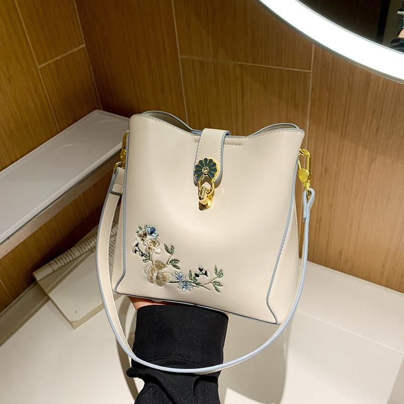 One-shoulder Messenger Bag Women's Large-capacity Bucket Bag Chinese Style Embroidery Contrasting Colors Casual Commuting Autumn New Bag Women