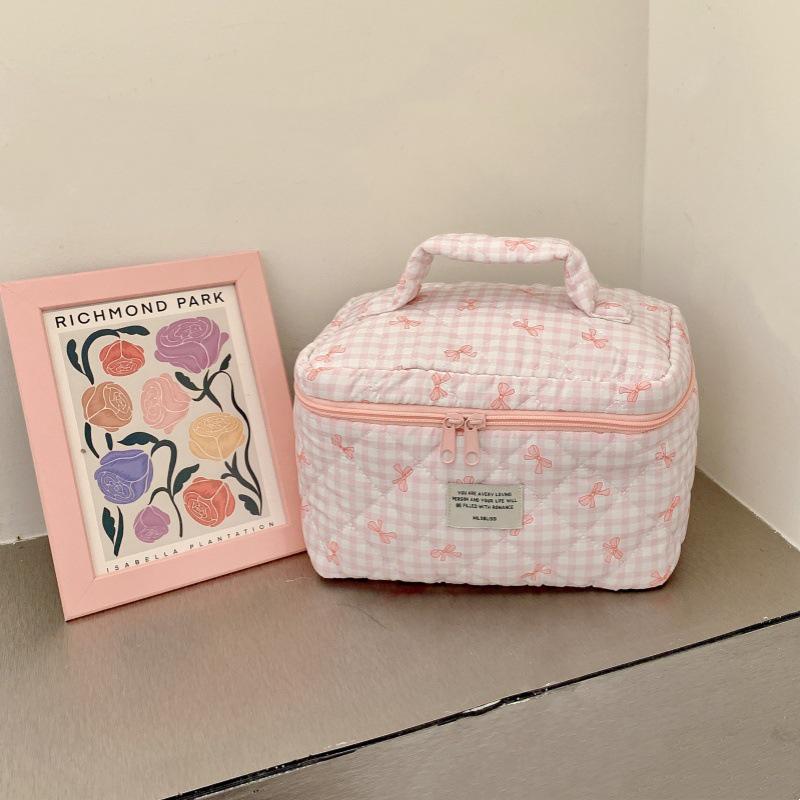 Large Capacity Plaid Quilted Cosmetic Bag with Bowknot - High-End, Stylish, Portable Storage Solution