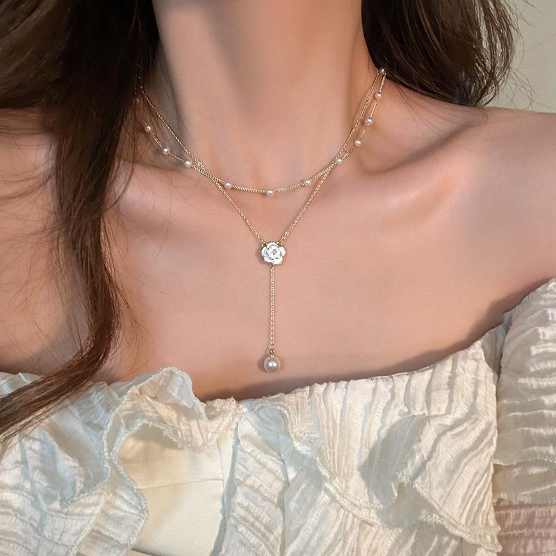 Double Layered Camellia Necklace for Women's Light Luxury Fashion Design Necklace Neck Chain Tassel Collarbone Chain Jewelry Gift