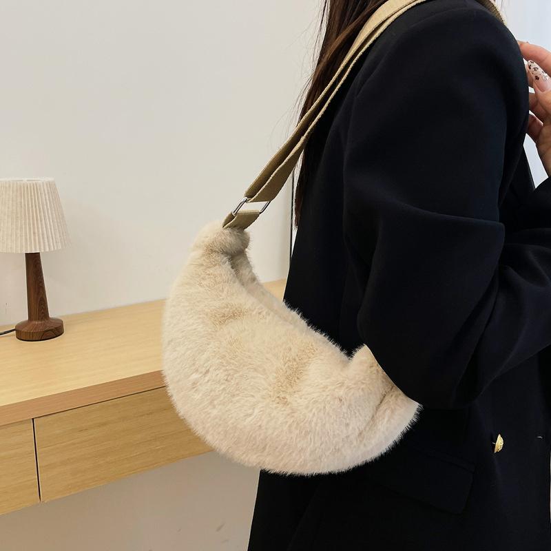 Yogodlns Women Crossbody Plush Bag Autumn Winter Hairy Hobo Bag Casual Versatile Shoulder Bag Fashion Lightweight Underarm Bag