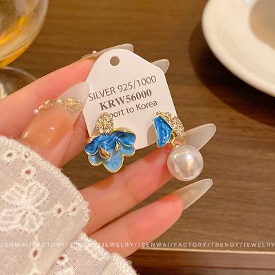Asymmetrical Blue Smudge Drip Glaze Flower Stud Earrings Female Design Pearl Earrings Ears
