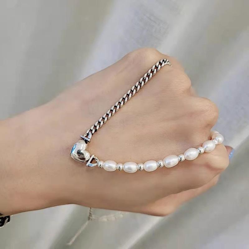 Asymmetrical Pearl Heart Necklace - Women s Retro Fashion, Light Luxury Clavicle Chain, Versatile Niche Design.
