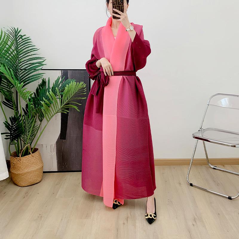 

Gradient Color Women s Long Robe: Middle Eastern Style Trench Coat with Tie-Waist, Pleated, Loose, Floor-Length Cardigan. One Size рожевий червоний колір
