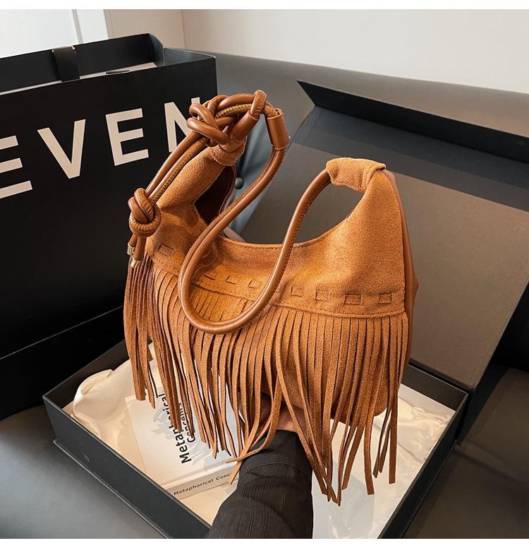 Tassel women's bag 2025 new leather velvet tassel women's shoulder bag fashion texture retro shoulder messenger simple bag