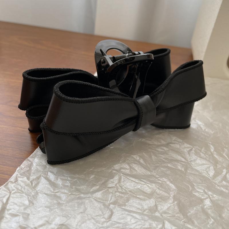

French Style Simple Leather Black White Striped Bowknot Shark Clips For Girls Trendy Knot Hair Clamps Ponytail Holder Hair Claws