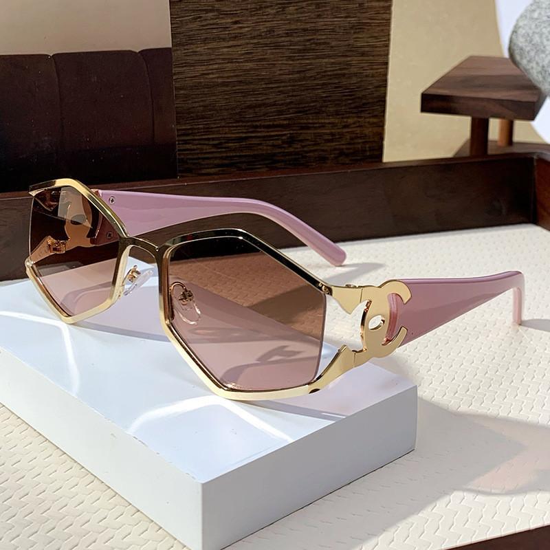 Geometric Square Sunglasses With Green Lenses And Metal Frame For Fashionable Outdoors