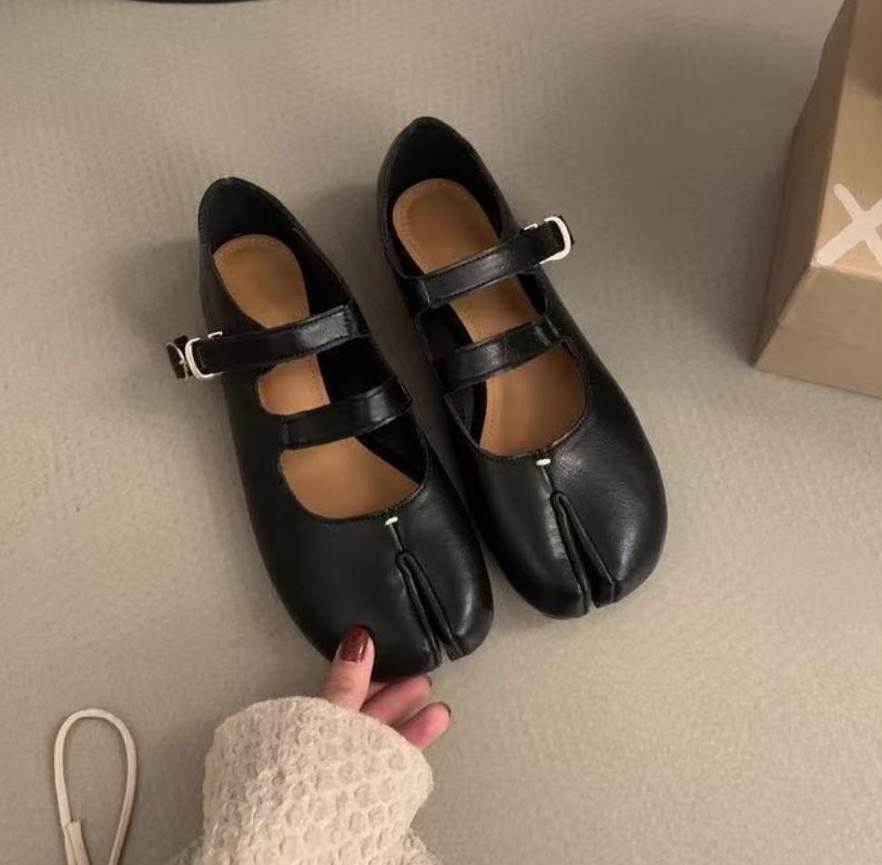 Fashion 2025 Japanese Style Tabi Ninja Shoes Women Retro Suede Flats Split Hoof Toe Boat Shoes Femme Mary Jeans Mocasines Ballerina Shoe