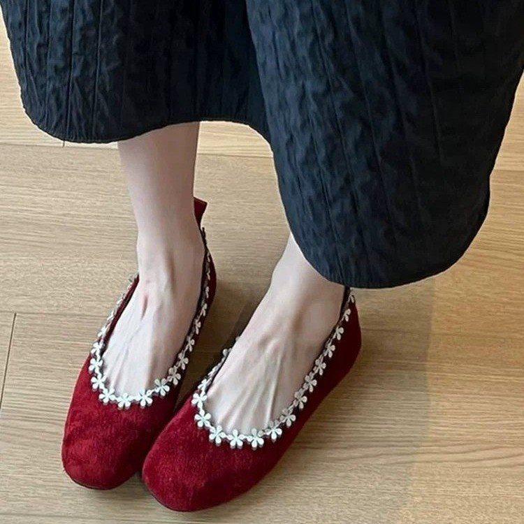 

French new soft-soled evening wind late round head commuter flower shallow mouth new inner height increase flat shoes women s single shoes 2025 40