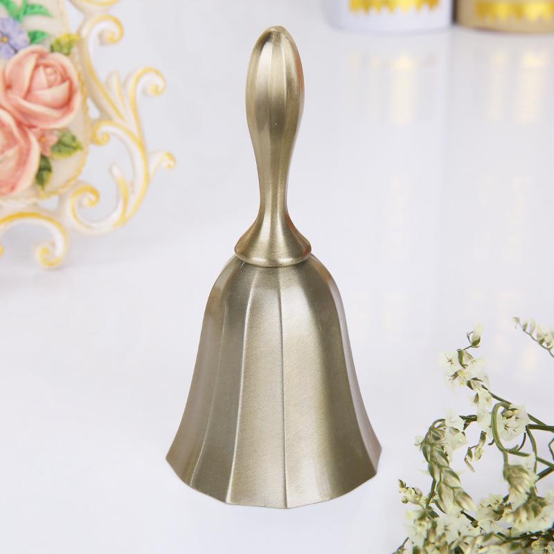 1PC Retro Metalen Tone European Style Hand Bell Craft Decoratie Alarm Bell Handicraft Christmas Bell Wind Bell