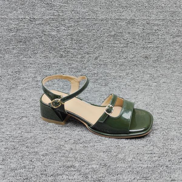 Fashion Fashion Womens Shoes 2025 Ankle Strap Open Toe Red Leather Sandals Block Heels Luxury New Buckle Peep Real Chunky Girls Scandals