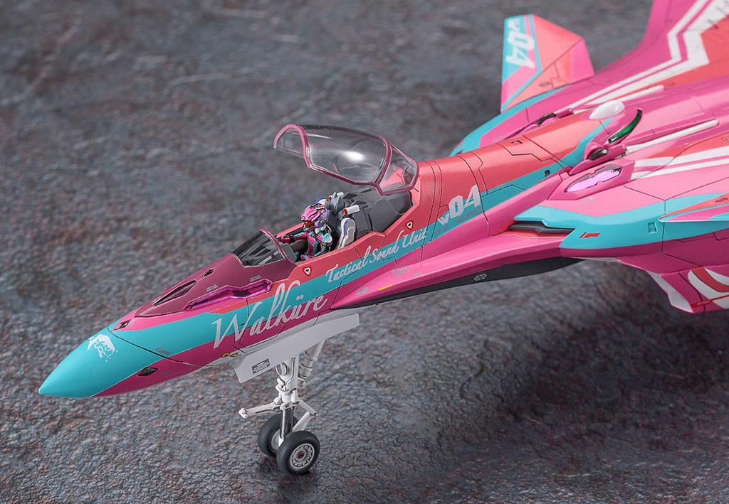 Hasegawa Macross Series Macross Delta Movie Version Siegfried Machina Nakajima Color Scale Plastic Model Kit 65845 VF-31C 1/72