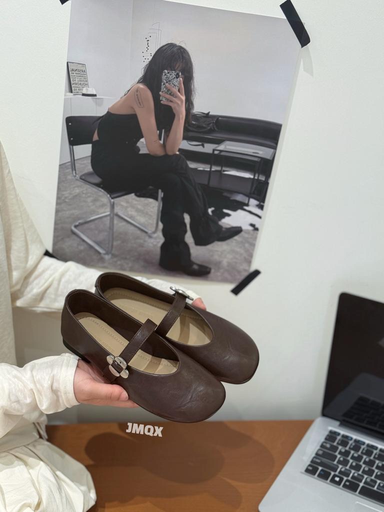 2025 new retro Mary Jane shoes women's autumn word with flat bottom shallow mouth ballet shoes commuter shallow mouth single shoes