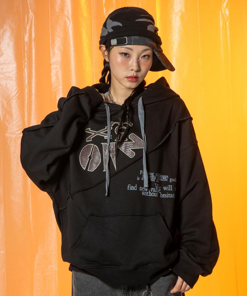 Xtt106 Leather Applique Cotton Hoodie (Black)