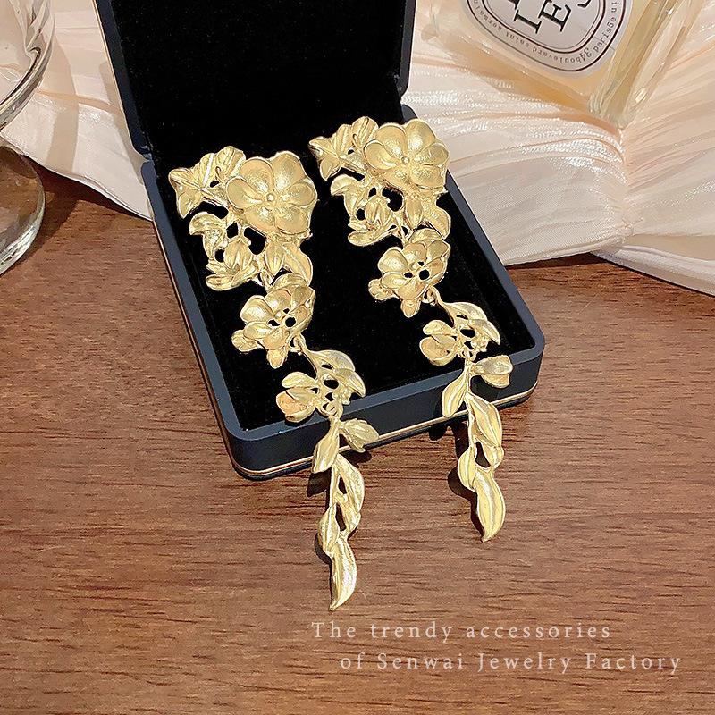 European and American exaggerated gold flower fringed earrings women s light luxury atmospheric stud earrings earrings