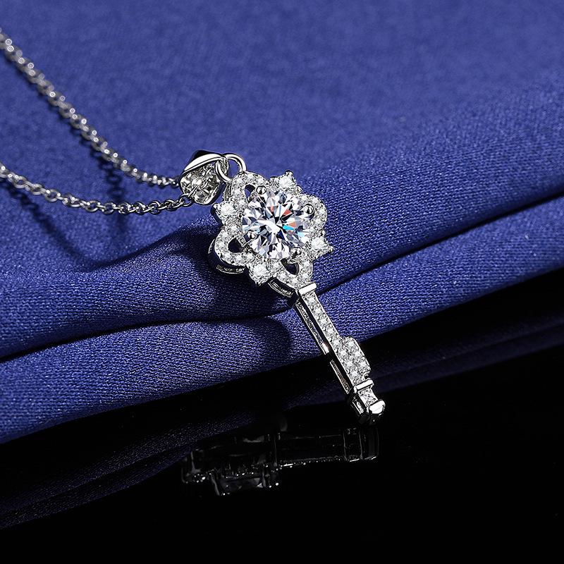 

European & American Four-Leaf Clover Key Pendant Necklace with 1-Carat Eight Hearts & Arrows Gem - Women s Jewelry Gift
