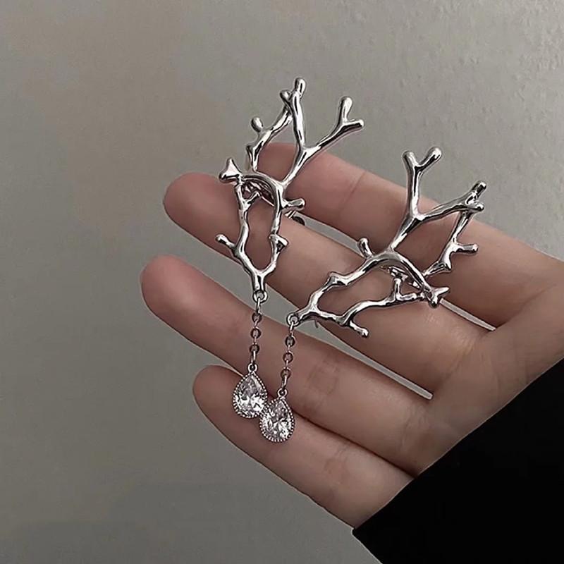 Exquisit Antler Tassel Zircon Clip Earrings for Women Girls New Trendy Tassel Pendant Ear Bone Clip Party Jewelry Accessories