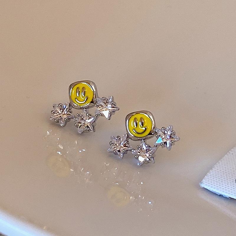 

Smiley face zircon star earrings niche simple temperament earrings versatile fashion high sense earrings women