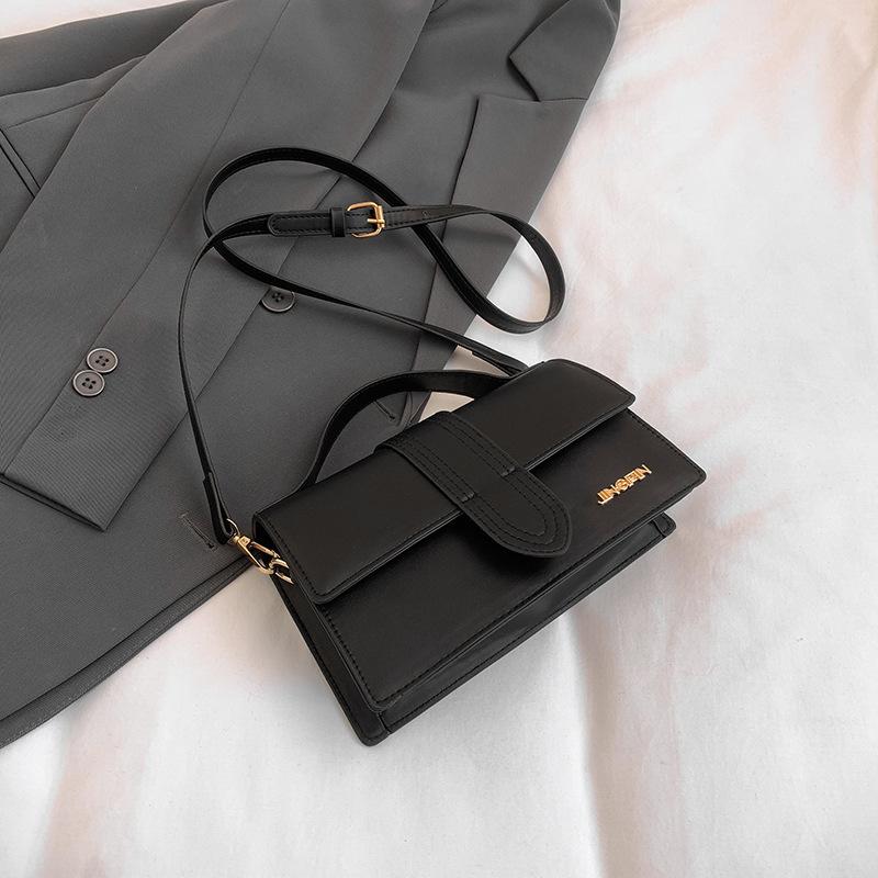 Модная маленькая квадратная сумка 2025 Новая мода Зарубежный стиль Премиальная текстура Простая Повседневная Универсальная Весенне-летняя сумка через плечо чёрный