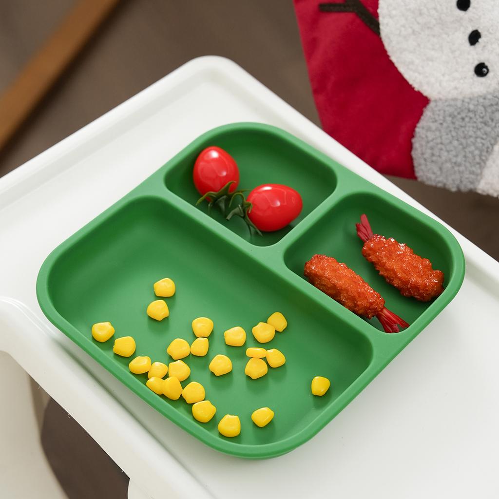 Color Kids 1PC Silicone Divided Plate for Babies BPA Free Feeding Bowl With Sucker Dishes Children's Tableware Christmas Gift