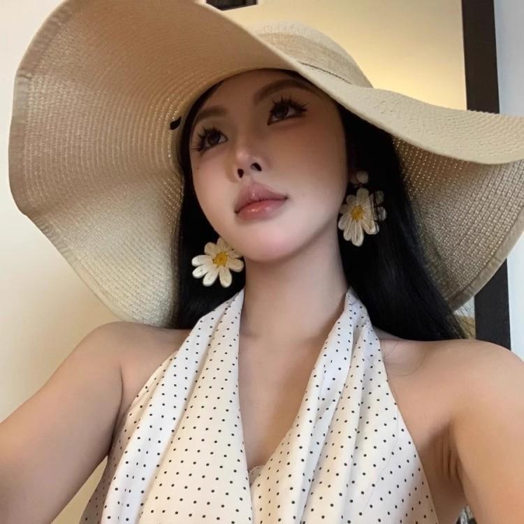 AiJIaWei vacation milf curved edge straw hat big brim women summer outing beach sun protection hat seaside