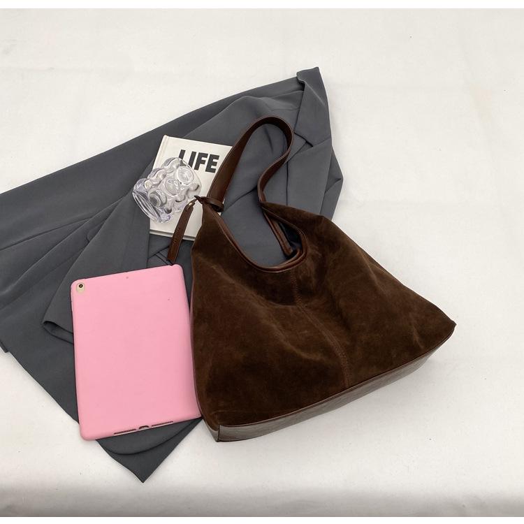 Wildleder Schulter-Tragetasche: Modische, Geräumige, Schlichte Handtasche