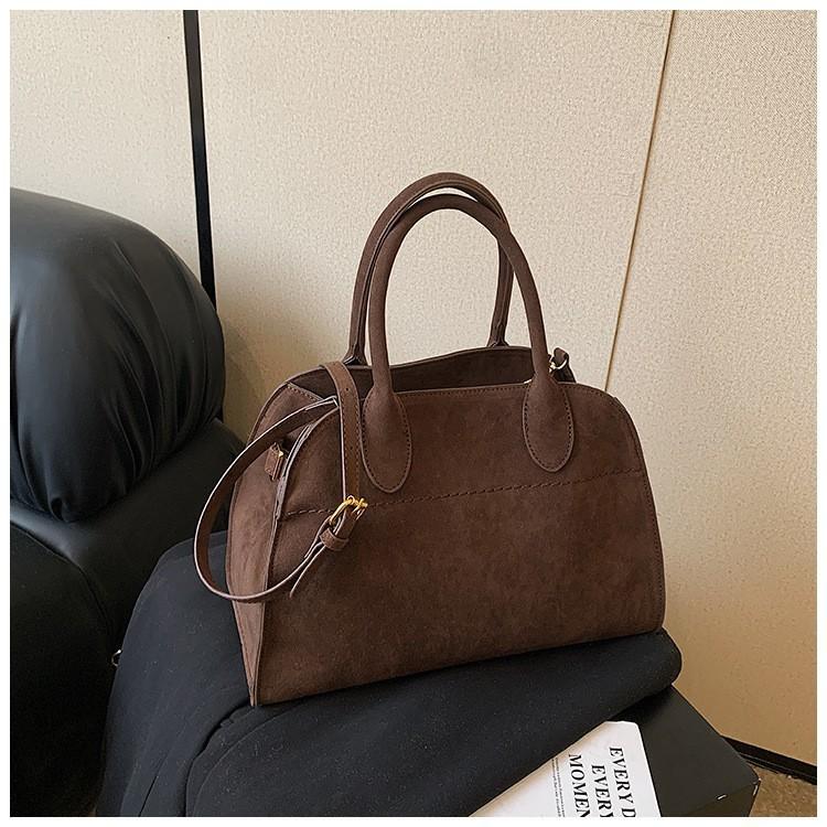 Retro European Large Capacity Handbag With Stitching Details For Commuting