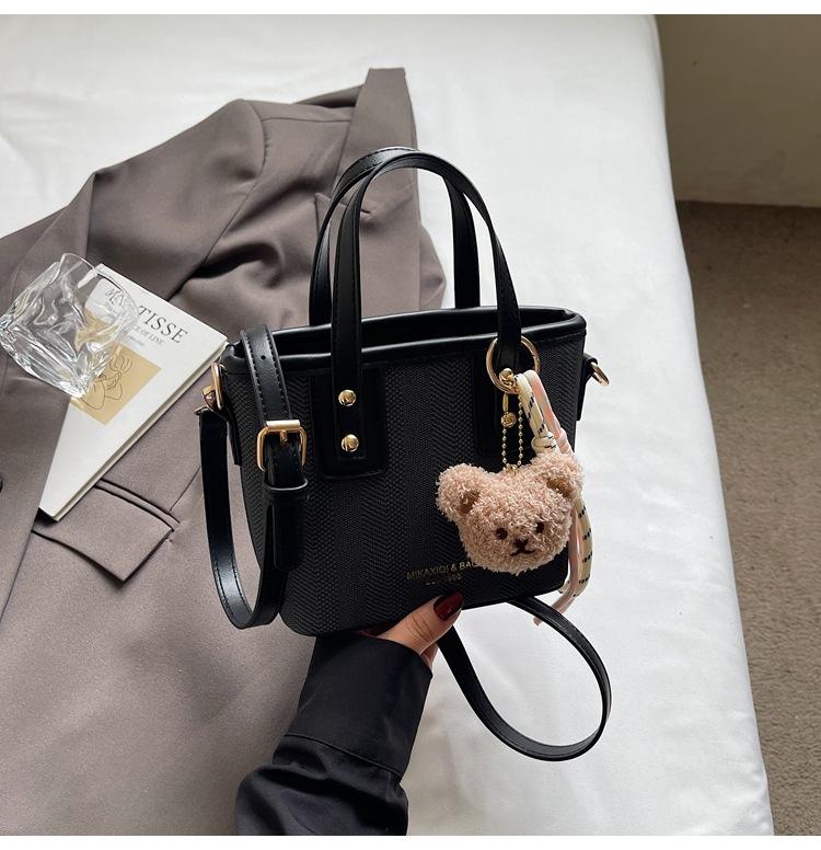 Handbag Women's 2025 New High-end Shoulder Bag Simple and Fashionable Women's Bag Versatile Messenger Bucket Small Bag