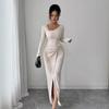 Rochie Bodycon Slim-Fit Primăvară/Vară 2026: Tricou pătrat european și american pentru femei, cu mânecă lungă și fantă.