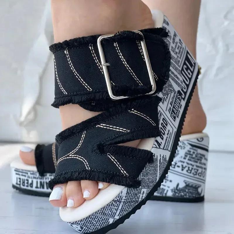 

Модные женские сандалии 2025 Новые джинсовые сандалии на танкетке с платформой и пряжкой Женская повседневная мода Отпуск Повседневная обувь Женская Zapatos De Mujer 35 чёрный