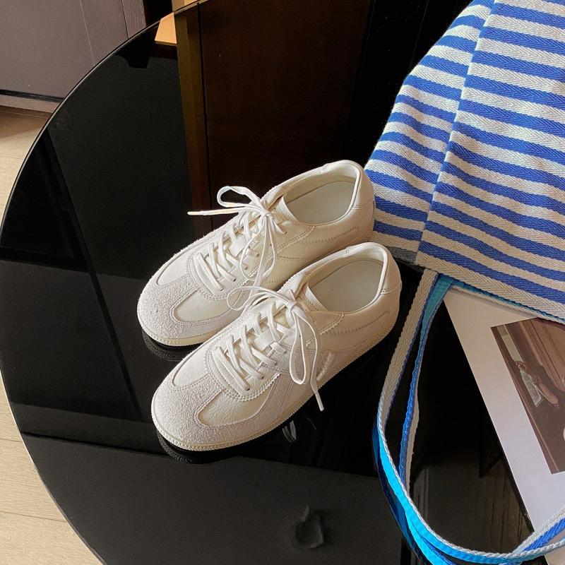 

Кожаные ретро маленькие белые туфли женские 2025 новый цветной дизайн на шнуровке повседневные спортивные туфли низкий верх плоская подошва немецкие тренировочные туфли 35