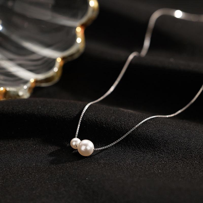 Women's Luxury French Pearl Necklace - 2022 Elegant Niche Clavicle Chain with Cool, Simple, and Personalized Style