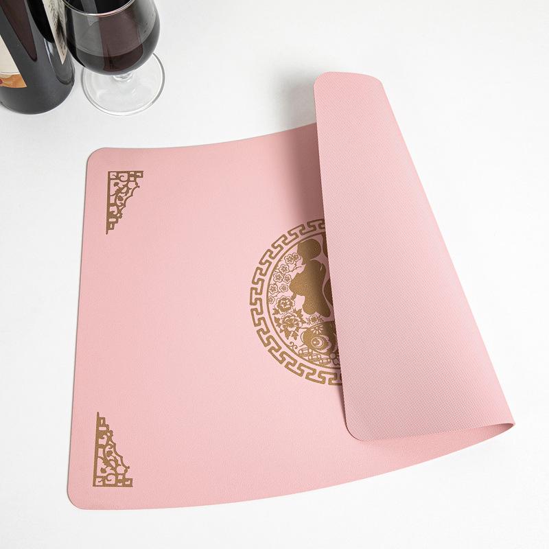 Platzsets aus Leder im nordischen Stil in Fächerform - Wasserdichte und isolierte Tischsets zum Essen.