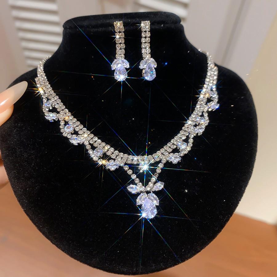 Set di Orecchini e Collana con Diamanti a Goccia: Lussuosa Collana Girocollo con Pendente Gioiello per Donna
