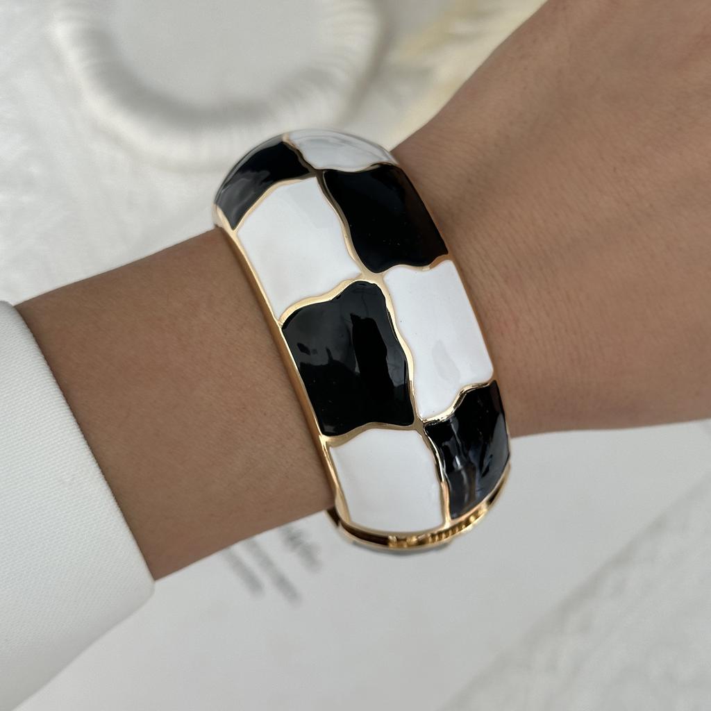 Vintage Punk Black White Enamel Bracelet for Women Gold Color Geometric Wide Chunky Wristband Bangle Party Aesthetic Jewelry