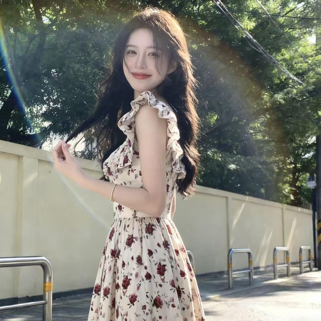 Coffee break French temperament flying sleeve dress floral 2026 summer small senior square neck dress women