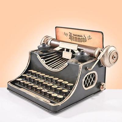 Dekorativní model psacího stroje pro domácí kancelář nebo studijní stůl v retro designu, ideální dárek