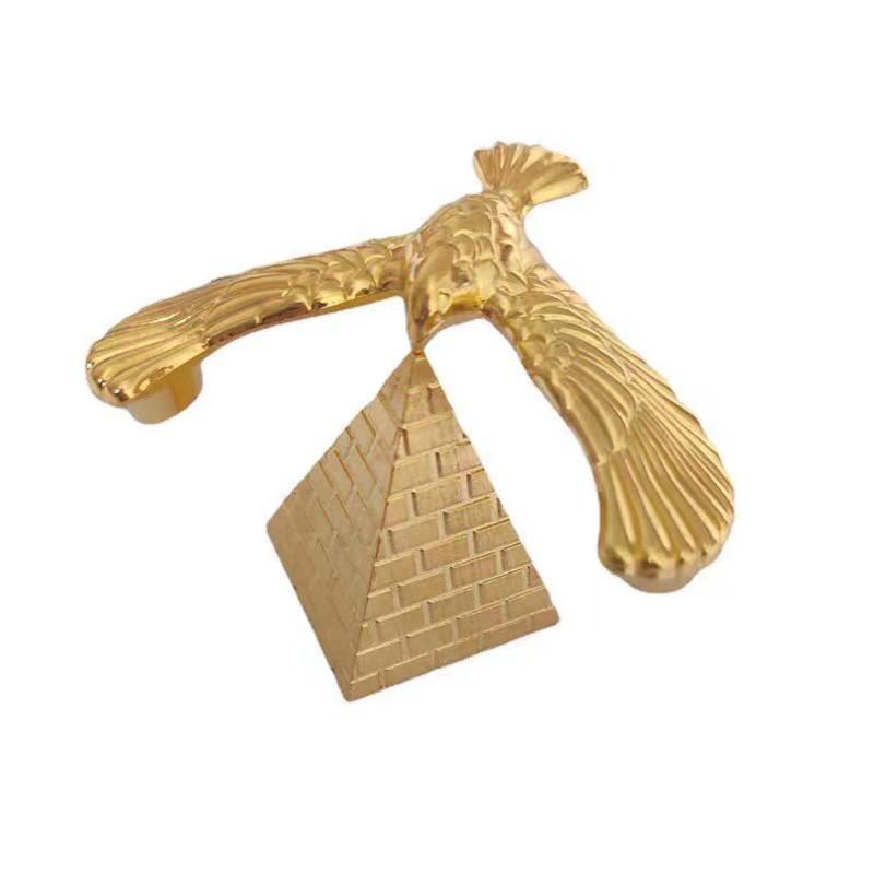 Metall-Balancevogel Wissenschaft Schreibtischspielzeug Schwerkraft Mit Pyramide Büro Spaß Neuheit Geschenke Erwachsene Und Dekompression Kinder