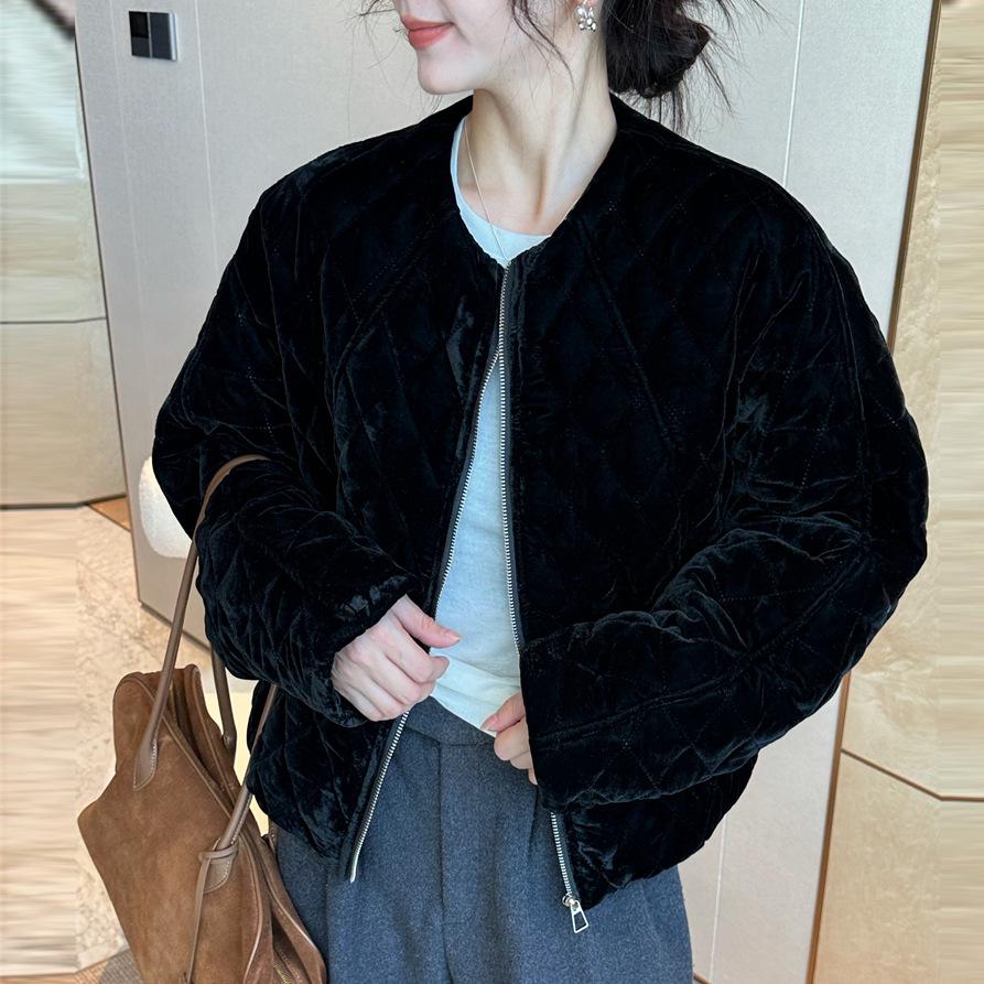 

Европейское бархатное стеганое пальто для женщин - Зима 2024: Свободная, Приталенная, Укороченная Куртка с Хлопковой Подкладкой Тренд Large чёрный