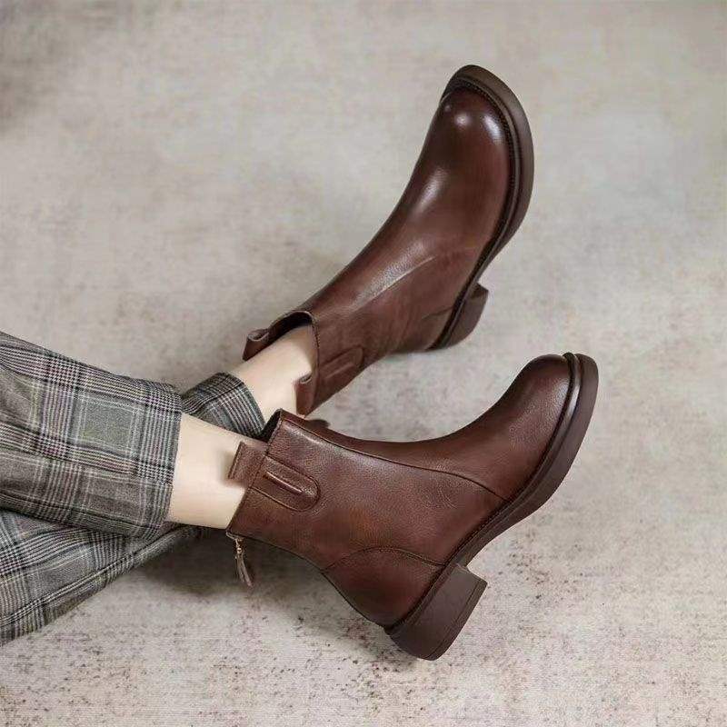 Bottes courtes pour femmes 2026 Printemps et Automne nouveau style style britannique bottes en cuir à petit talon Chelsea rétro