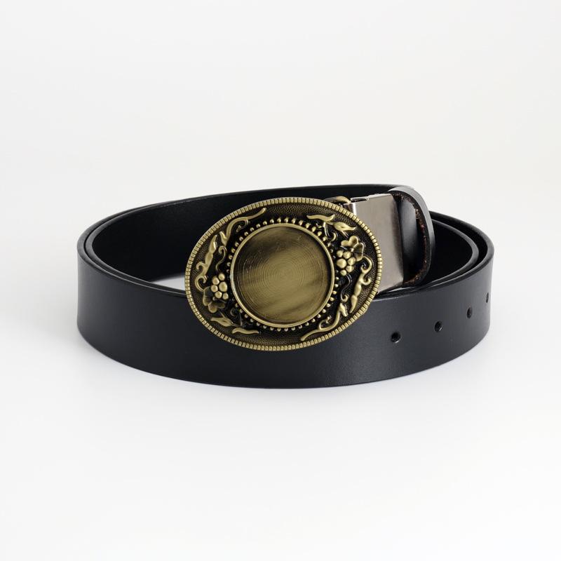 Cinto de Couro de Vaca com Pequeno Padrão de Placa Leve Cinto de Designer Calças Casuais Masculinas com Decorações Góticas