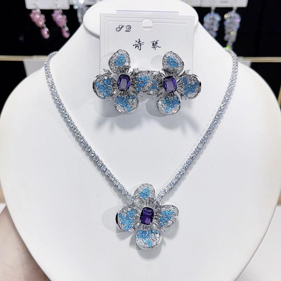 European and American Style Haute Couture Heavy Industry Zircon Luxury Court Style Necklace Earrings Set, Four-leaf Flower Necklace Versatile Necklace