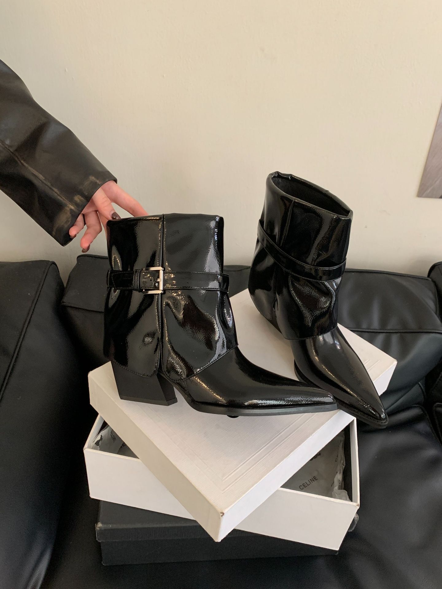 

Patent Leather Edition~ Leather Retro Skinny Boots Women s British Thick Heel Pointed Chelsea Boots 2025 Temperament High Heel Short Boots 35