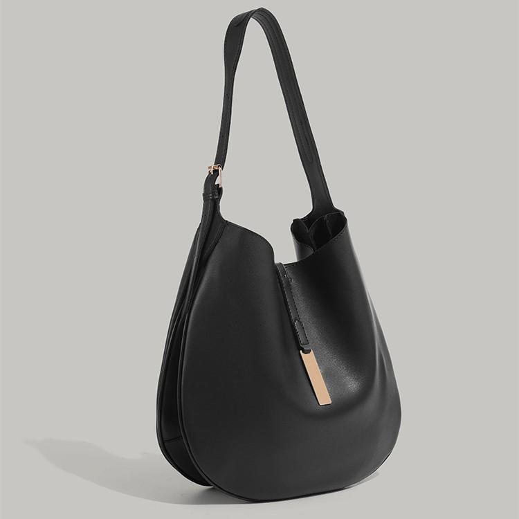 Celebrity-style tote bag for women, large-capacity dumpling bag, 2025 new model, high-quality texture, commuter shoulder and crossbody bag