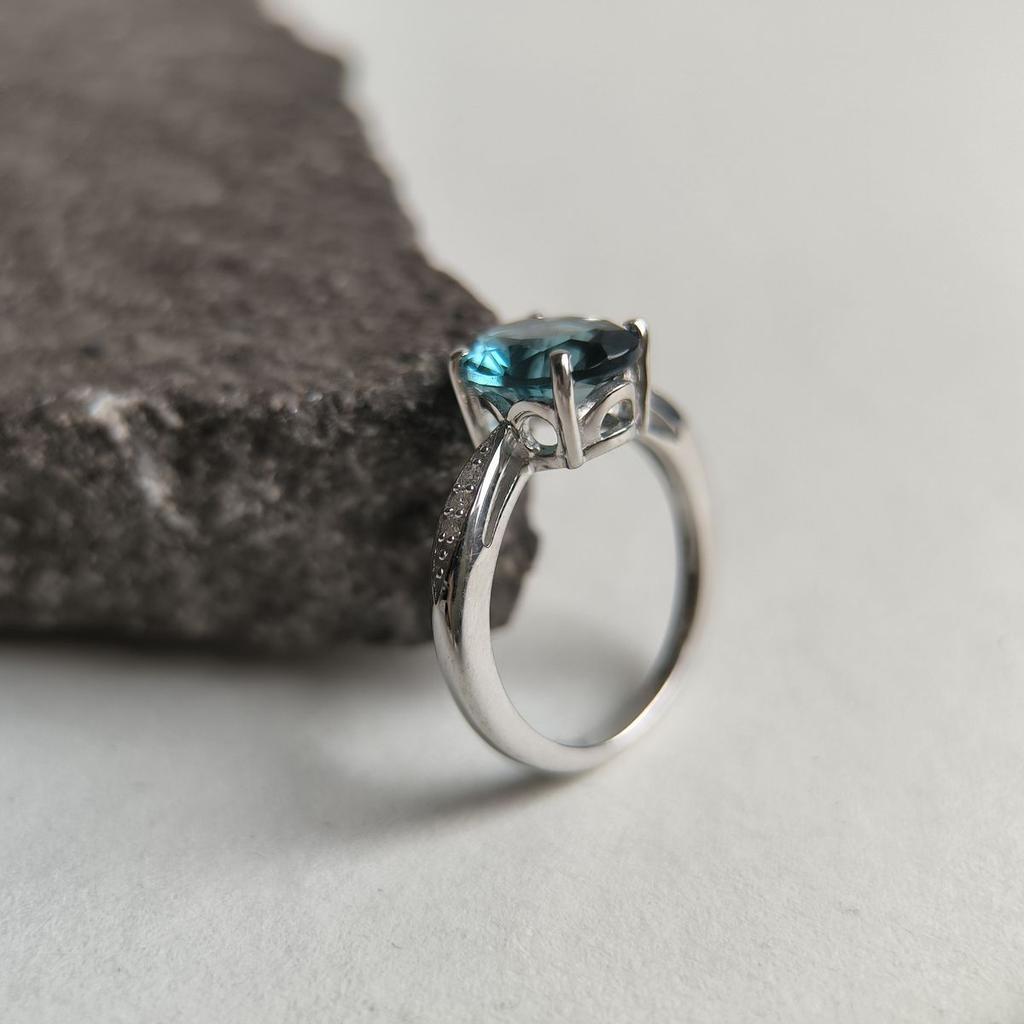 Silver Ring with London Blue Topaz 1.982ct, Item Weight 2.96 Gr (2196099)